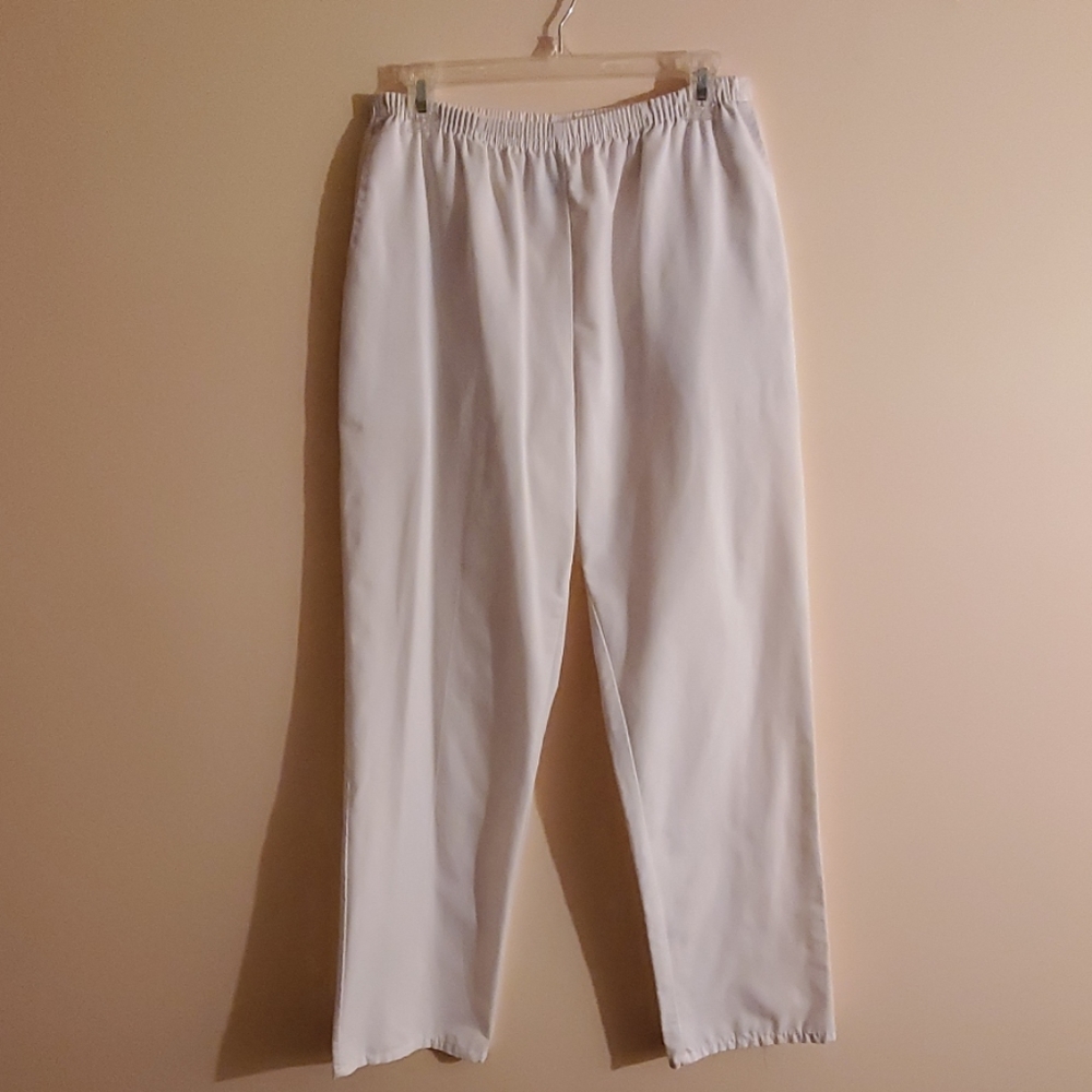 👩‍⚕️White scrub pants